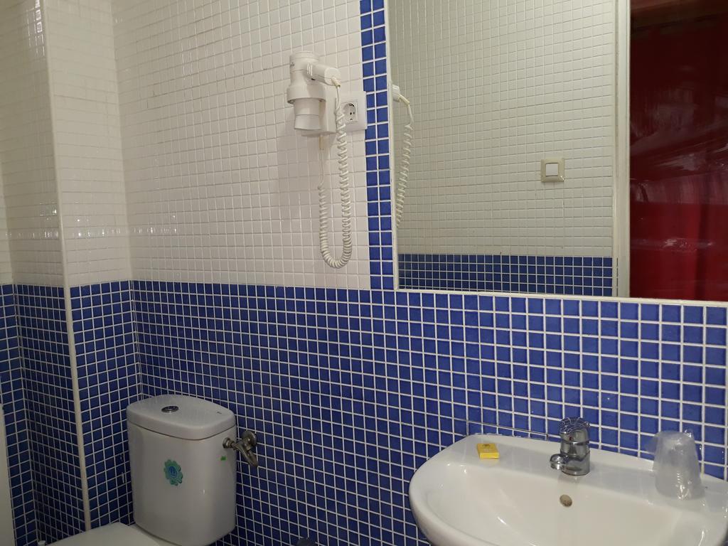 Chambre Triple avec Salle de Bains Privative